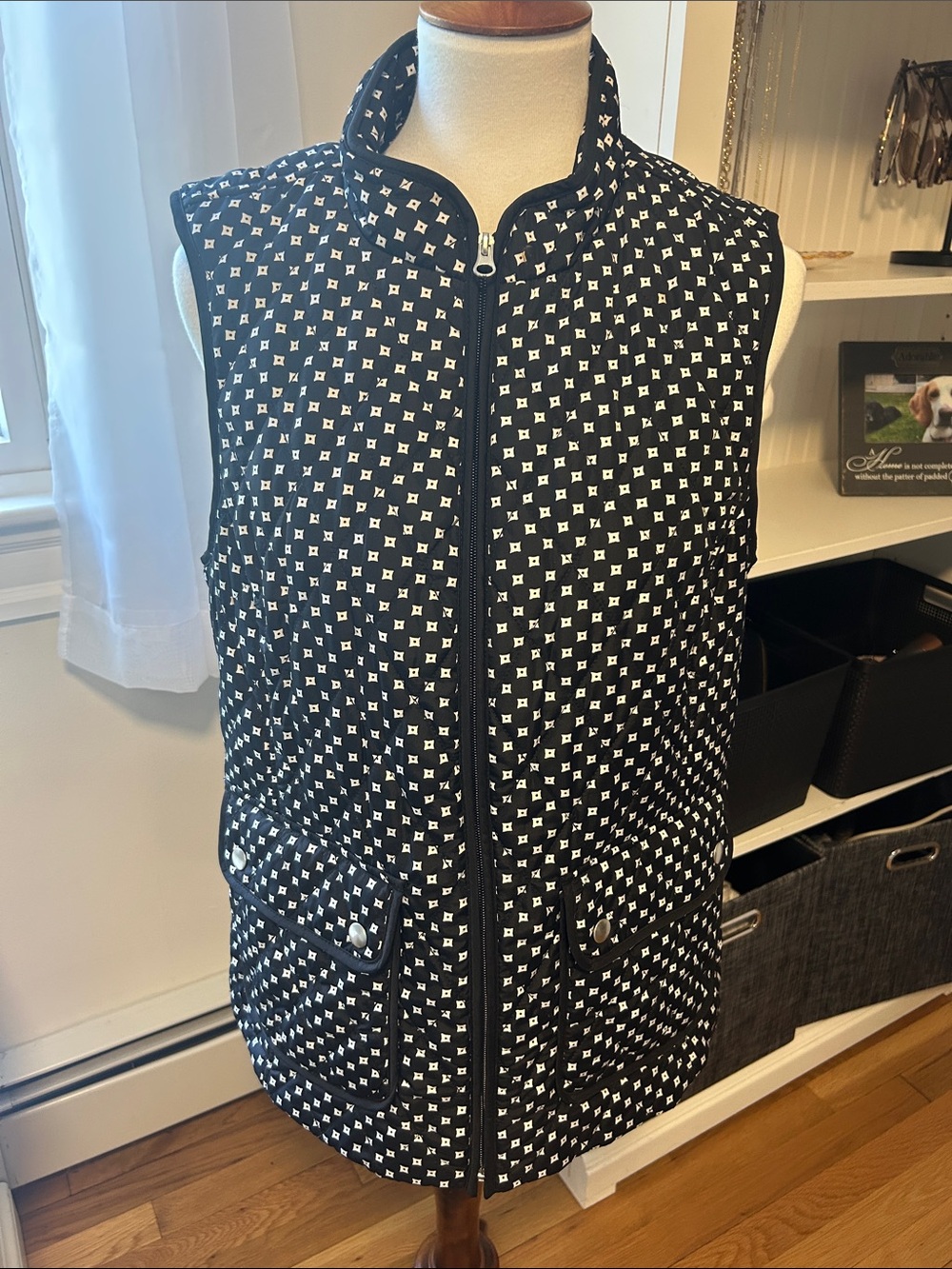 Sleeveless Quilted Black & White Patterned Vest Size M